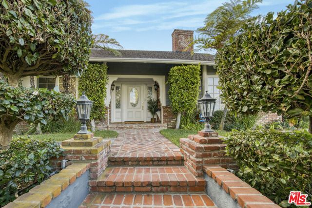 3690 Crownridge Drive, Sherman Oaks, CA 91403