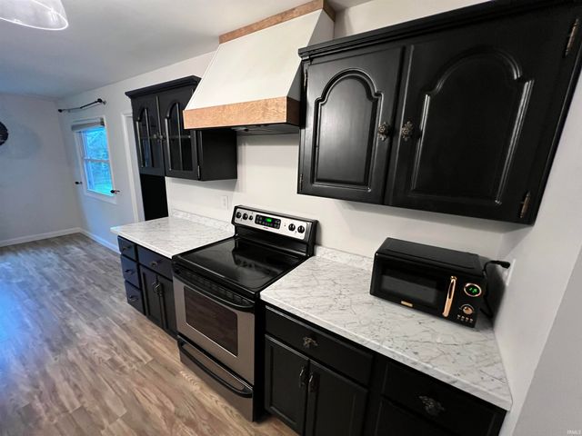 1935 Trent Way, South Bend, IN 46614