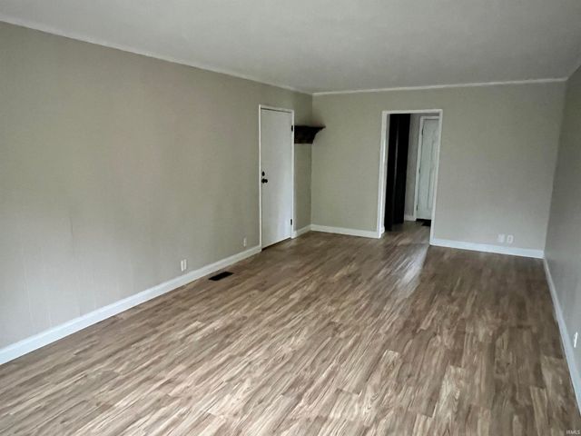 1935 Trent Way, South Bend, IN 46614