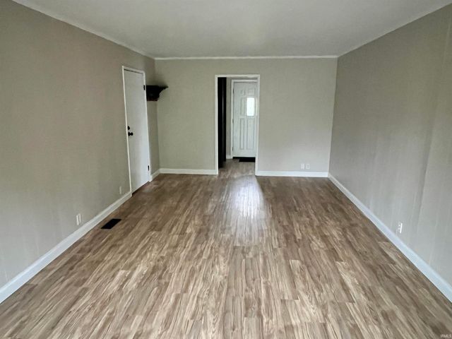 1935 Trent Way, South Bend, IN 46614