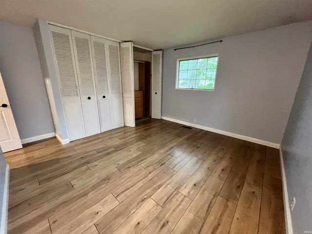 1935 Trent Way, South Bend, IN 46614