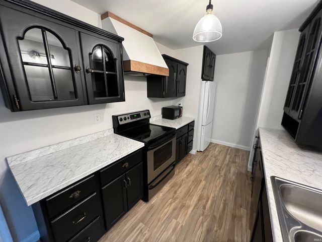 1935 Trent Way, South Bend, IN 46614