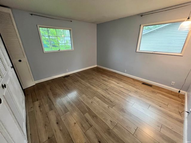 1935 Trent Way, South Bend, IN 46614