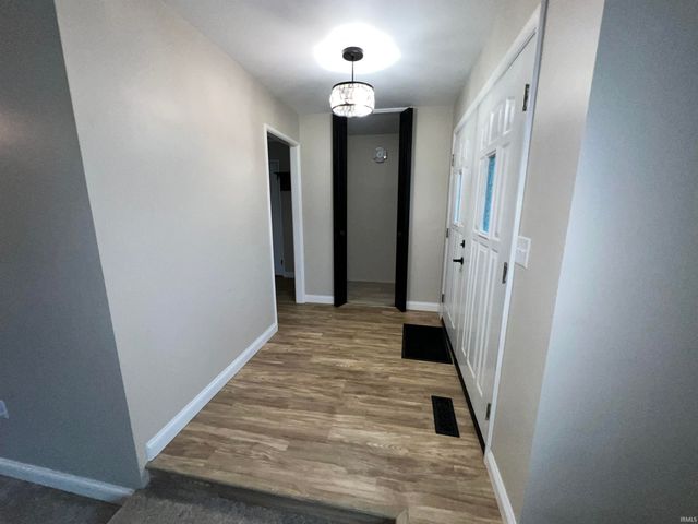 1935 Trent Way, South Bend, IN 46614