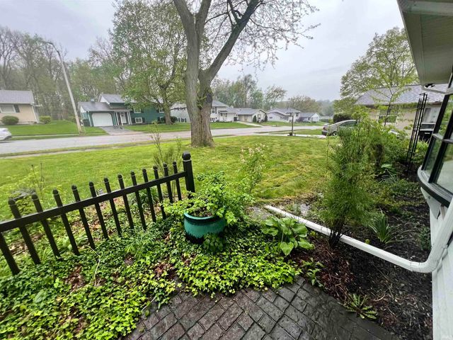 1935 Trent Way, South Bend, IN 46614