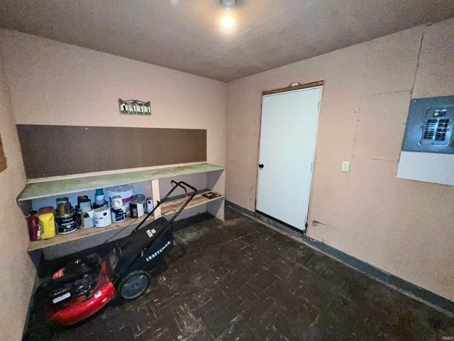 1935 Trent Way, South Bend, IN 46614