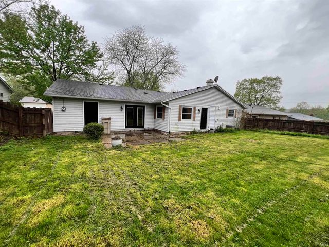 1935 Trent Way, South Bend, IN 46614