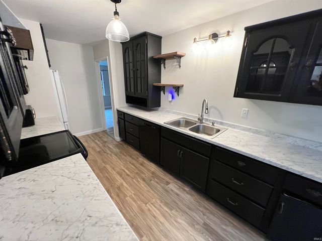 1935 Trent Way, South Bend, IN 46614