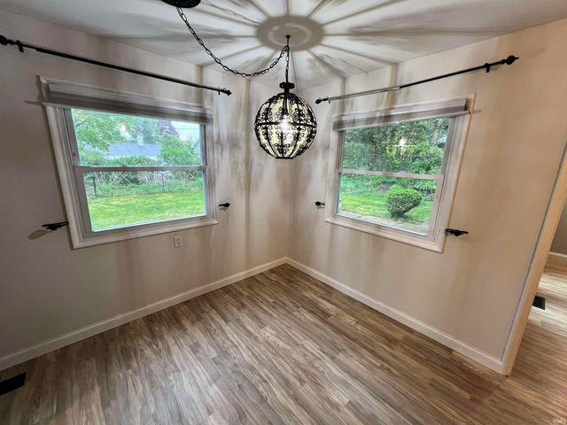 1935 Trent Way, South Bend, IN 46614