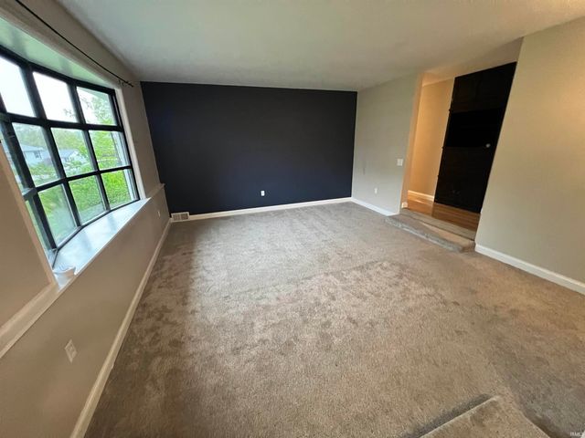 1935 Trent Way, South Bend, IN 46614