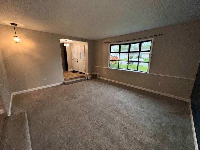 1935 Trent Way, South Bend, IN 46614