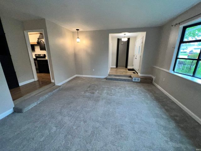 1935 Trent Way, South Bend, IN 46614