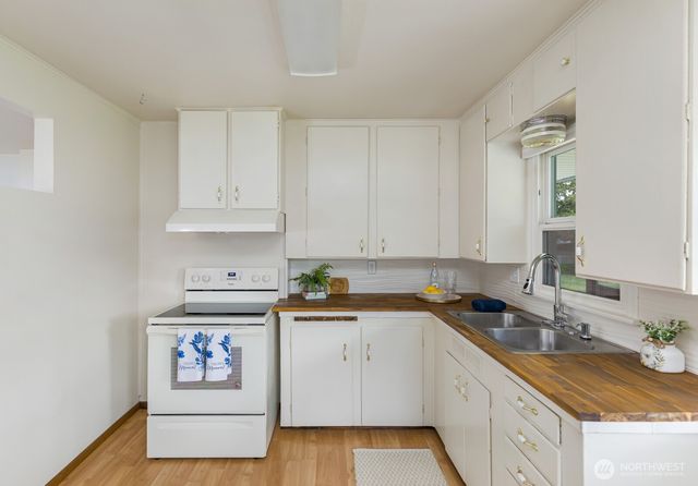 11711 12th Avenue S, Parkland, WA 98444