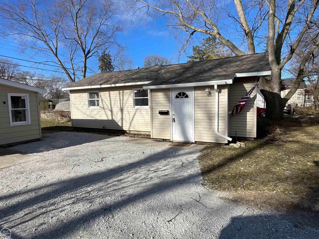 1624 Howard Street, Port Huron, MI 48060