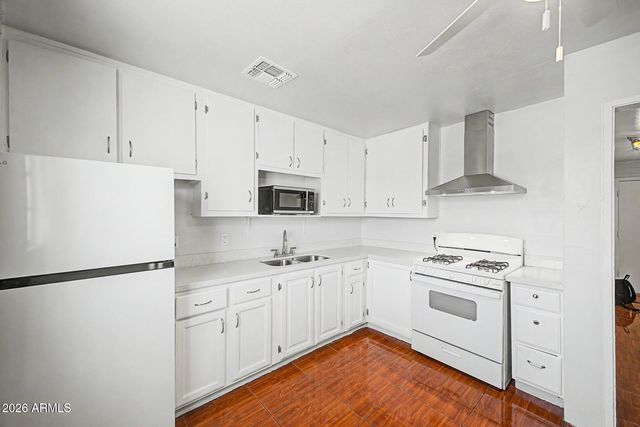 1823 E SUNLAND Avenue, Phoenix, AZ 85040