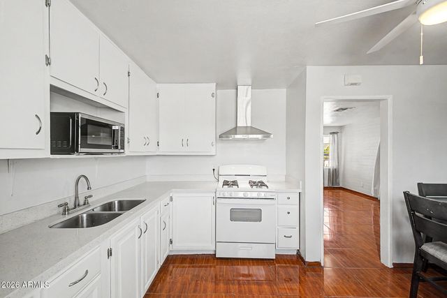 1823 E SUNLAND Avenue, Phoenix, AZ 85040