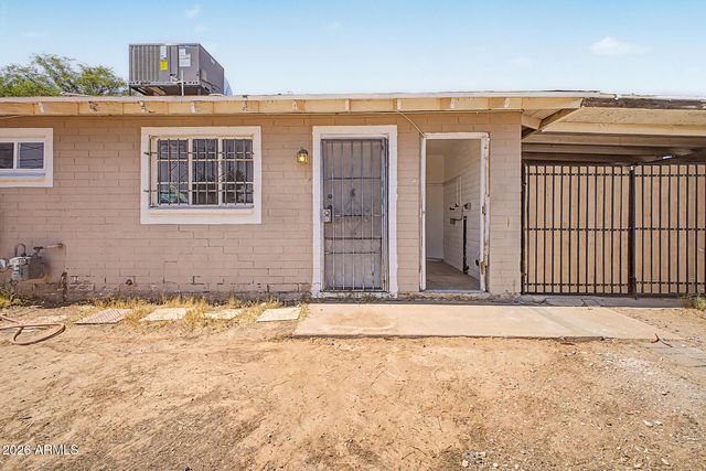 1823 E SUNLAND Avenue, Phoenix, AZ 85040