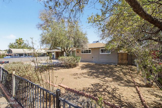 1823 E SUNLAND Avenue, Phoenix, AZ 85040