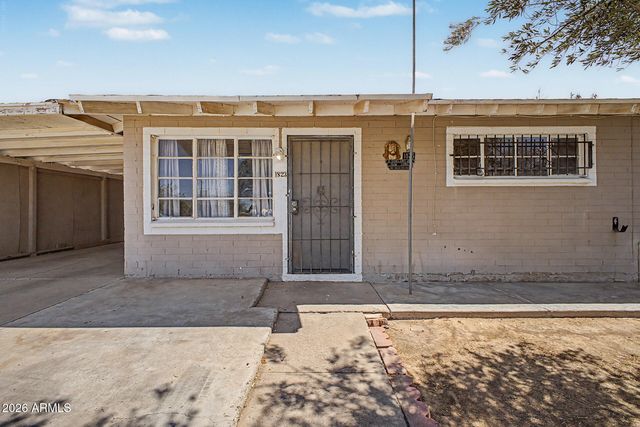 1823 E SUNLAND Avenue, Phoenix, AZ 85040