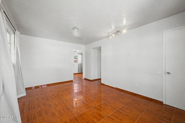 1823 E SUNLAND Avenue, Phoenix, AZ 85040
