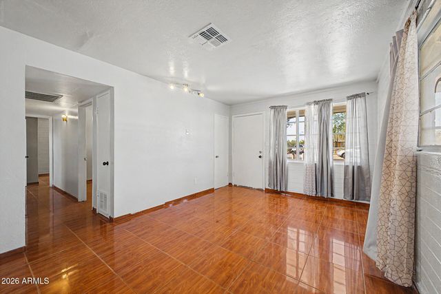 1823 E SUNLAND Avenue, Phoenix, AZ 85040