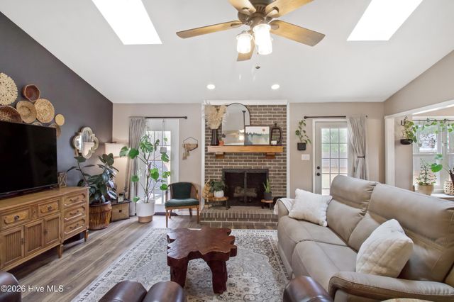 110 Cottage Lane, Jacksonville, NC 28546