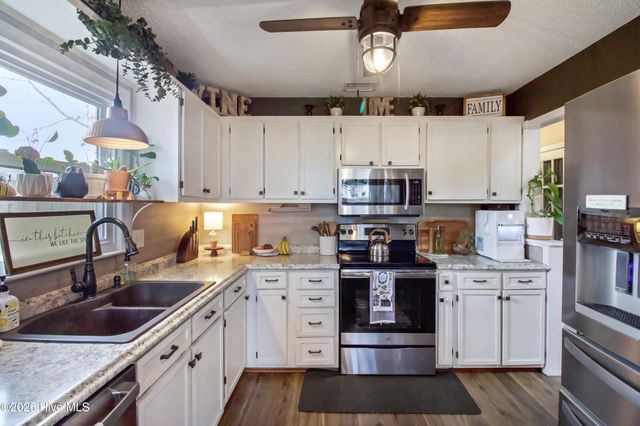 110 Cottage Lane, Jacksonville, NC 28546