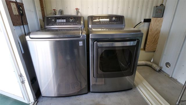 209 50TH AVENUE PLAZA E, Bradenton, FL 34203