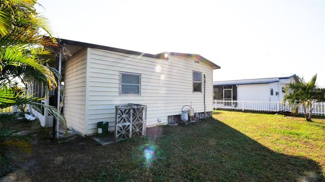 209 50TH AVENUE PLAZA E, Bradenton, FL 34203