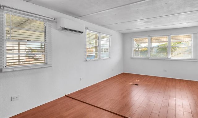 209 50TH AVENUE PLAZA E, Bradenton, FL 34203