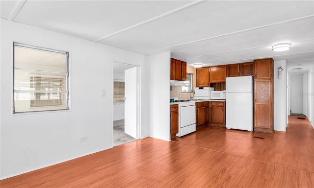 209 50TH AVENUE PLAZA E, Bradenton, FL 34203