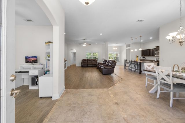 6101 Walk Along Way, Crestview, FL 32536