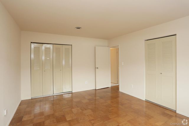 44 Route 25A 504, Smithtown, NY 11787