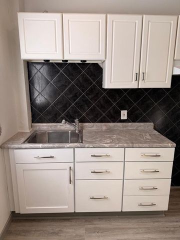 1433 W National AVENUE, Milwaukee, WI 53204