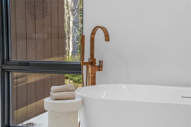 1736 COX Road, Roswell, GA 30075