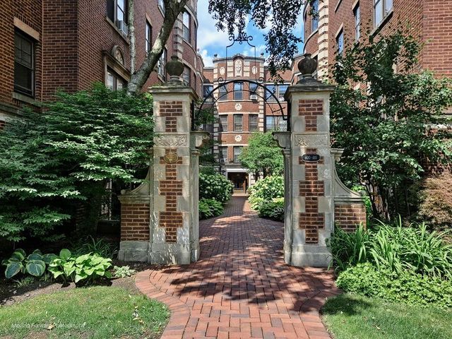 400 Ridge Avenue 16-2, Evanston, IL 60202