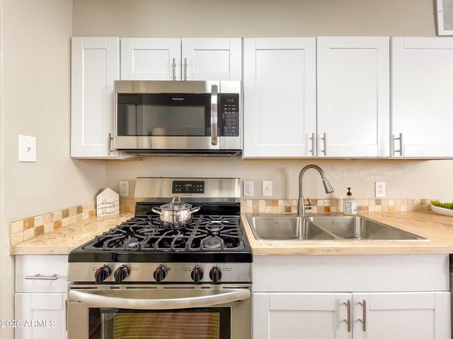 645 S Barlow Street, Colorado City, AZ 86021