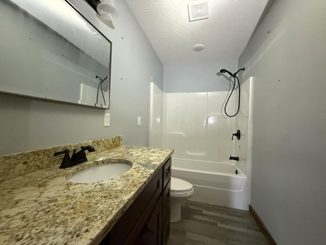 207 Juniper Avenue, Cabool, MO 65689