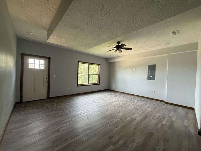 207 Juniper Avenue, Cabool, MO 65689