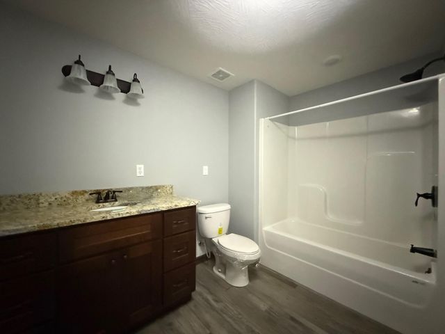 207 Juniper Avenue, Cabool, MO 65689