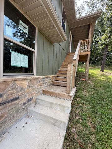 207 Juniper Avenue, Cabool, MO 65689