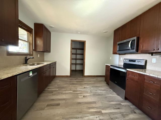 207 Juniper Avenue, Cabool, MO 65689