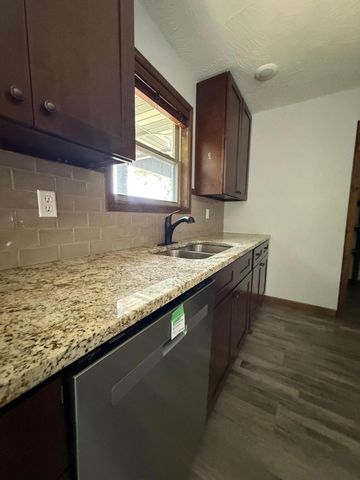 207 Juniper Avenue, Cabool, MO 65689