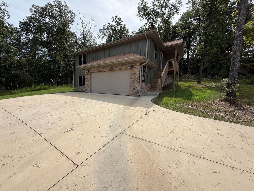 207 Juniper Avenue, Cabool, MO 65689