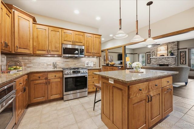 627 Ritter Drive, Batavia, IL 60510