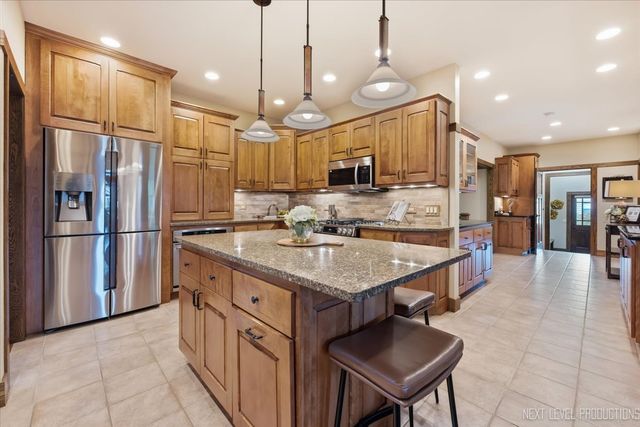 627 Ritter Drive, Batavia, IL 60510