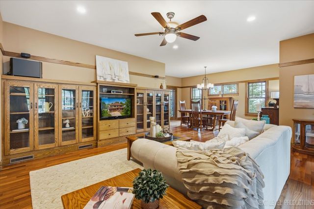627 Ritter Drive, Batavia, IL 60510