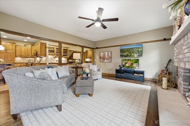 627 Ritter Drive, Batavia, IL 60510