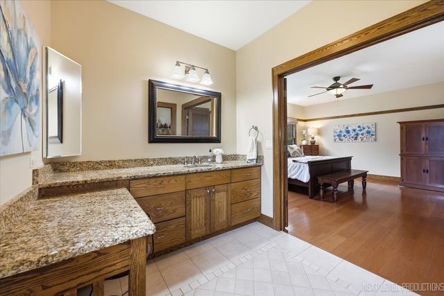 627 Ritter Drive, Batavia, IL 60510