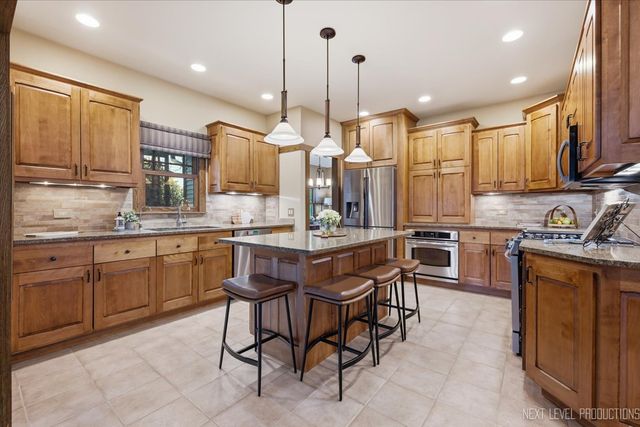 627 Ritter Drive, Batavia, IL 60510